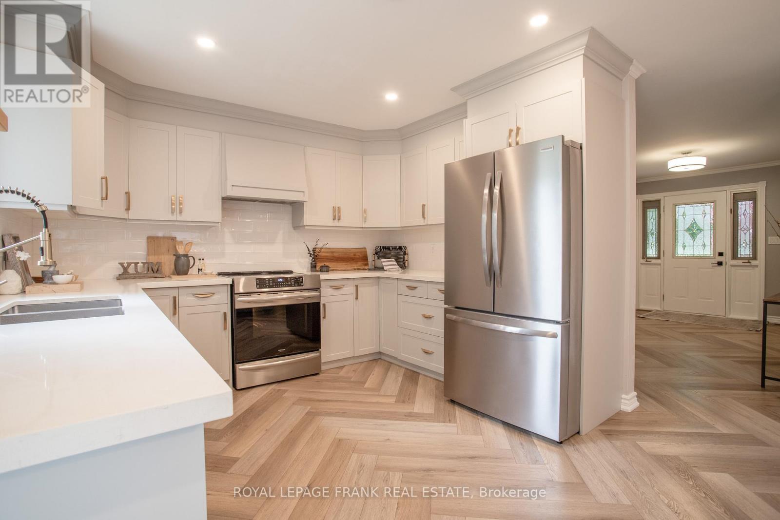 












24 KURVE INN ROAD

,
Clarington,




Ontario
L1B1L9

