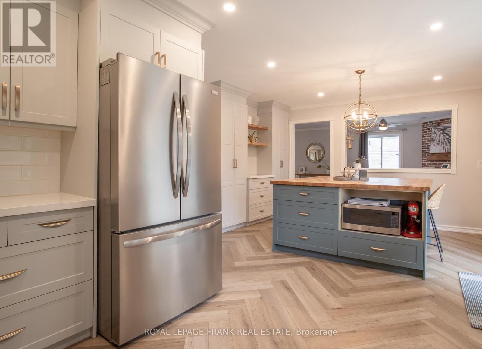 












24 KURVE INN ROAD

,
Clarington,




Ontario
L1B1L9

