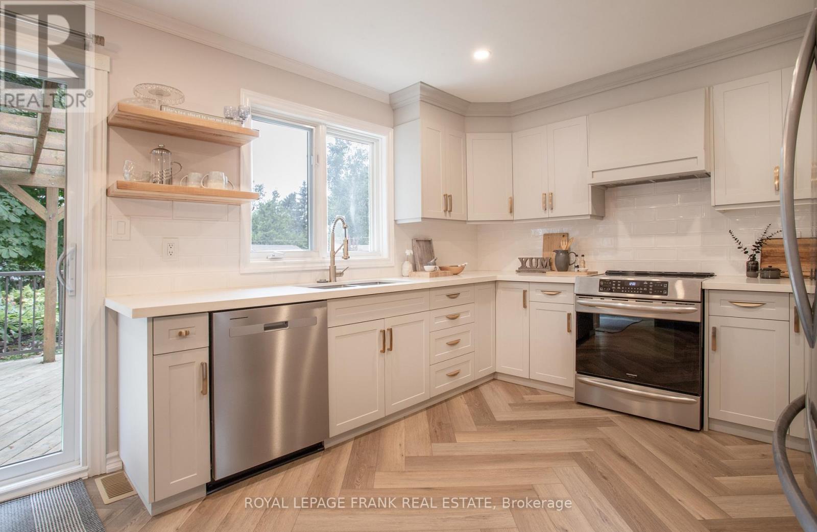 












24 KURVE INN ROAD

,
Clarington,




Ontario
L1B1L9

