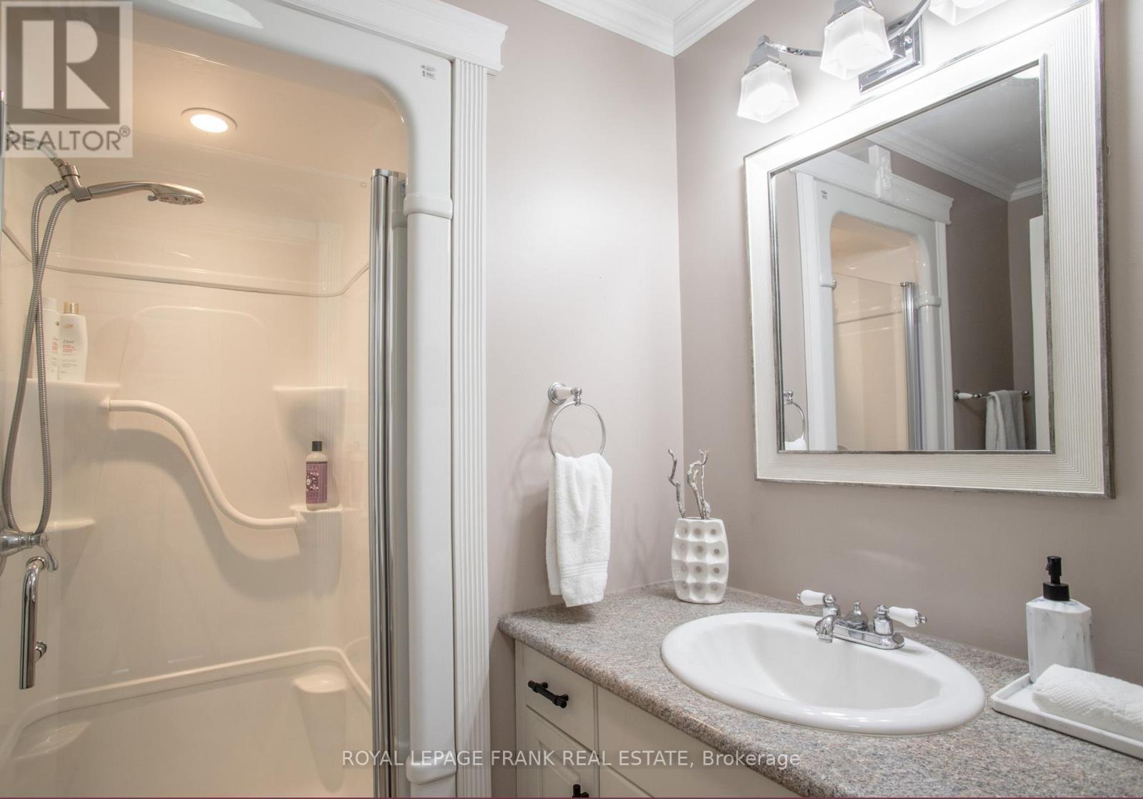 












24 KURVE INN ROAD

,
Clarington,




Ontario
L1B1L9

