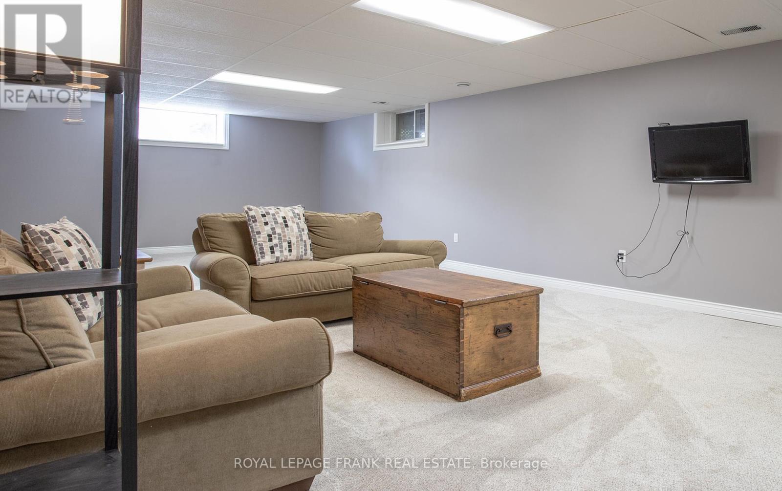 












24 KURVE INN ROAD

,
Clarington,




Ontario
L1B1L9

