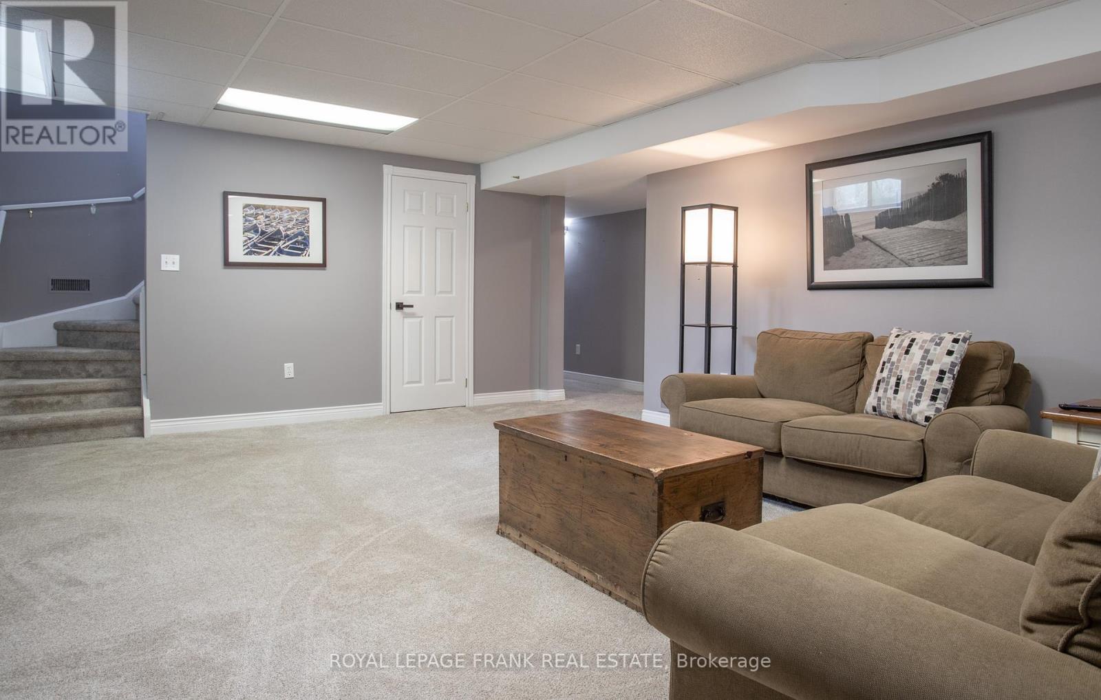 












24 KURVE INN ROAD

,
Clarington,




Ontario
L1B1L9

