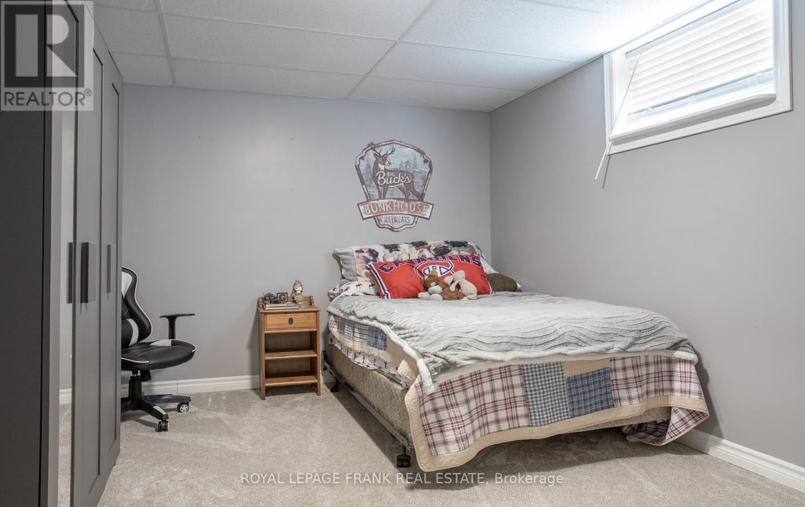 












24 KURVE INN ROAD

,
Clarington,




Ontario
L1B1L9

