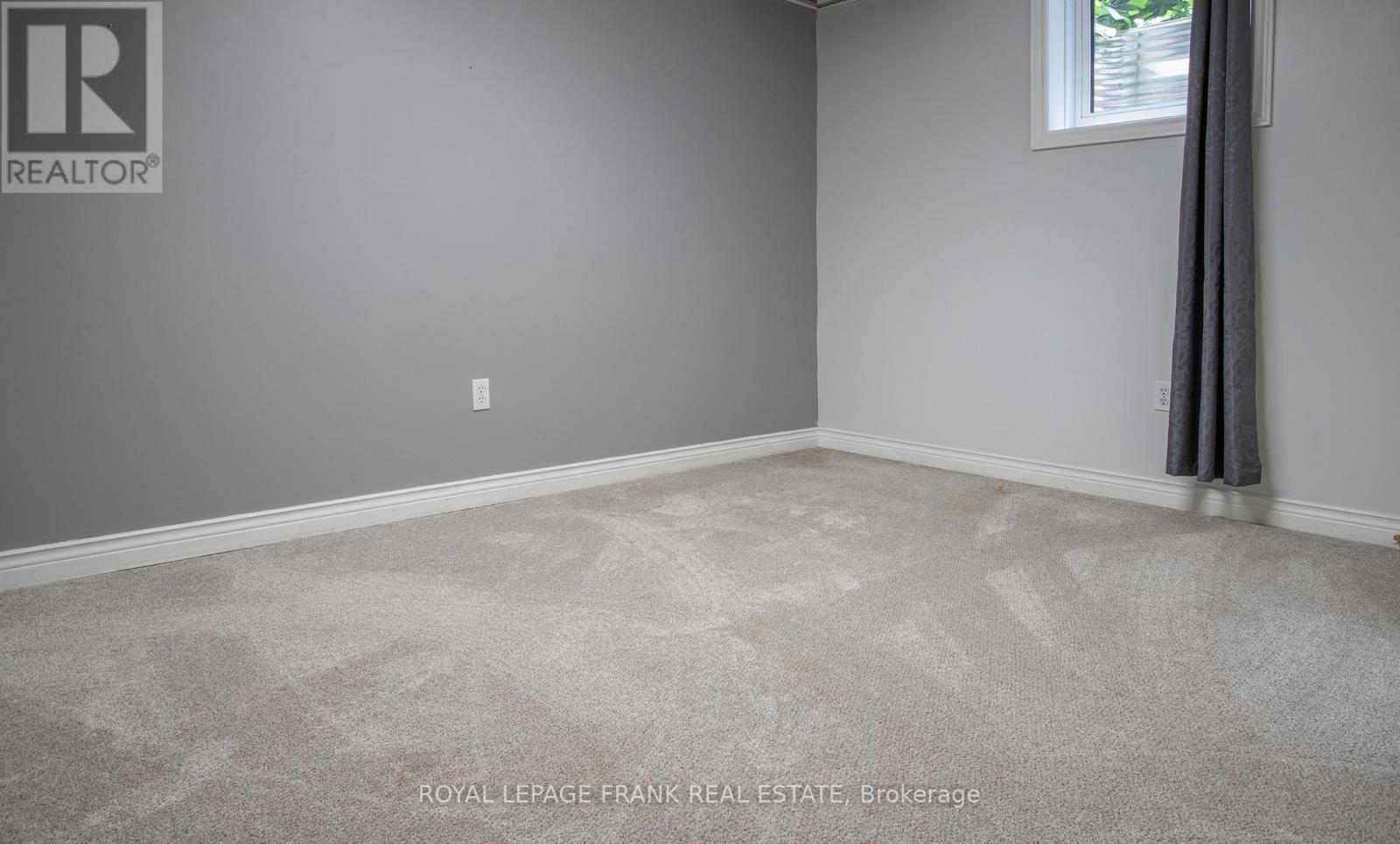 












24 KURVE INN ROAD

,
Clarington,




Ontario
L1B1L9

