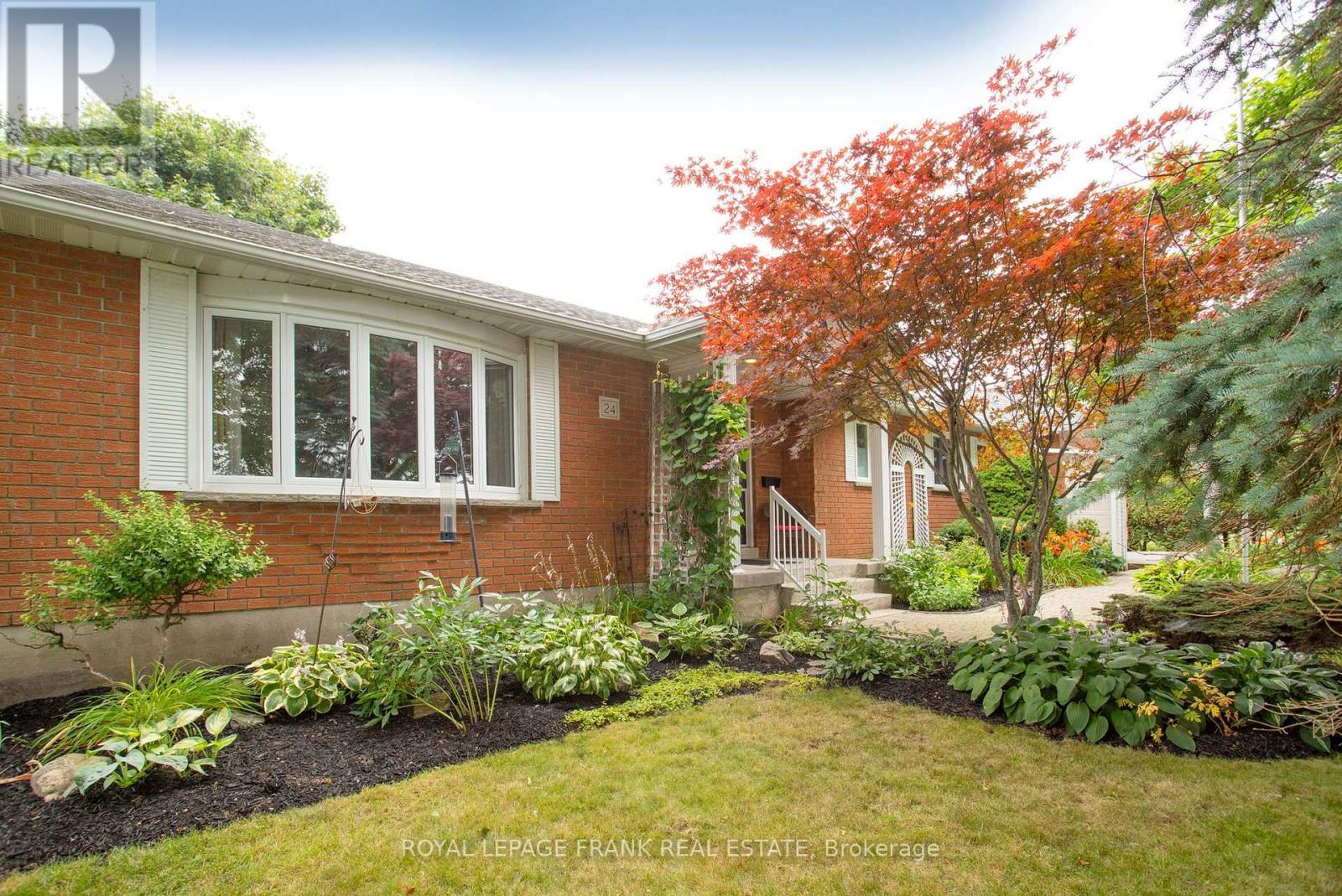 












24 KURVE INN ROAD

,
Clarington,




Ontario
L1B1L9

