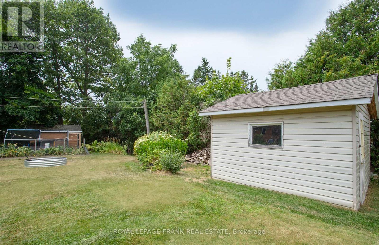 












24 KURVE INN ROAD

,
Clarington,




Ontario
L1B1L9

