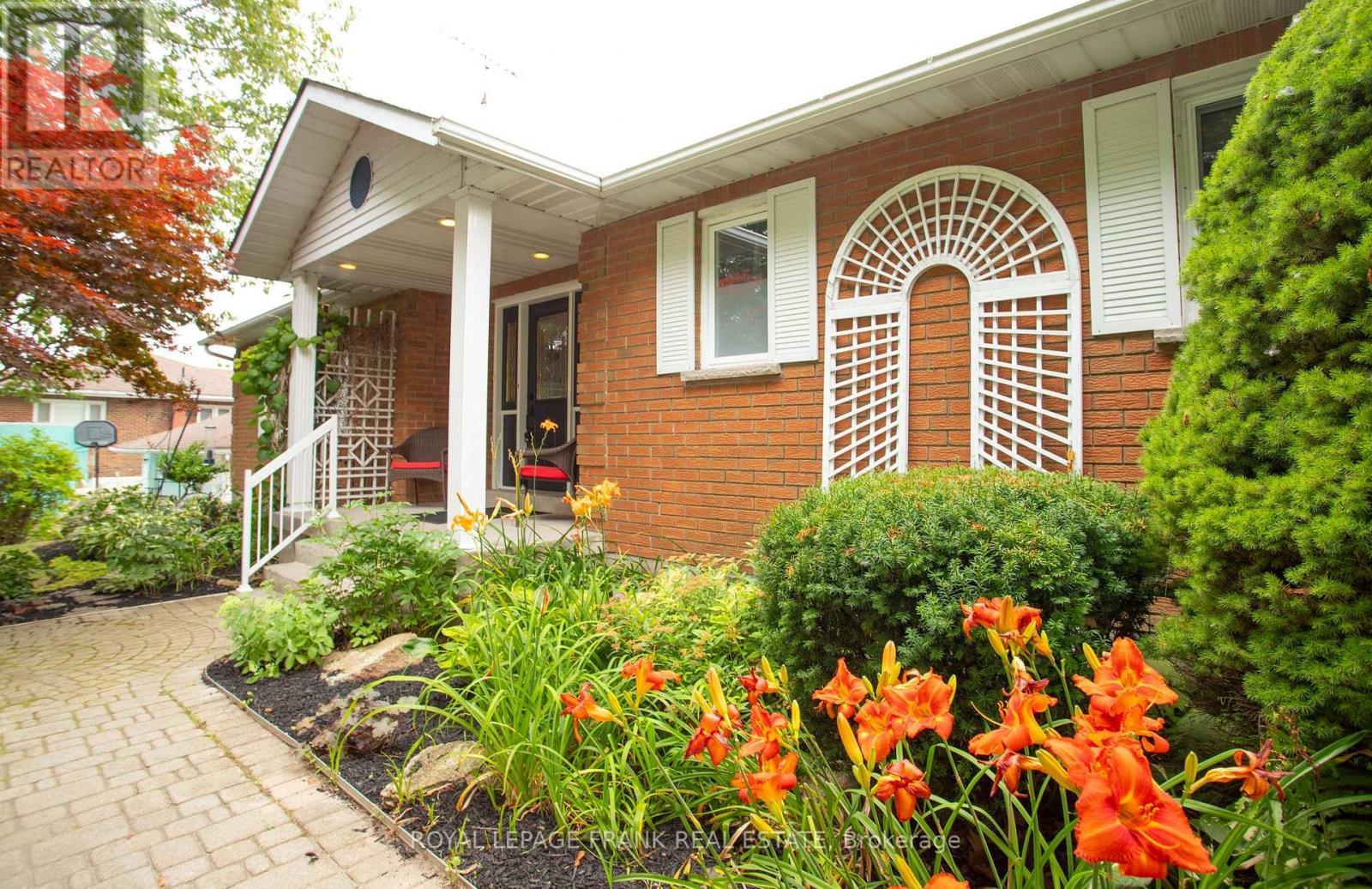 












24 KURVE INN ROAD

,
Clarington,




Ontario
L1B1L9

