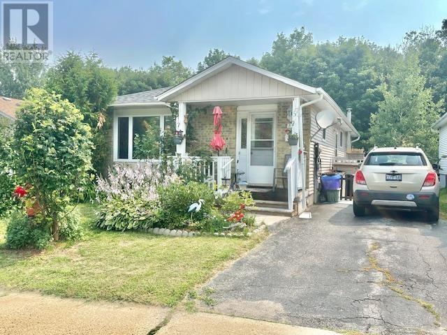 












57 Hergott AVE

,
Elliot Lake,




Ontario
P5A3B1

