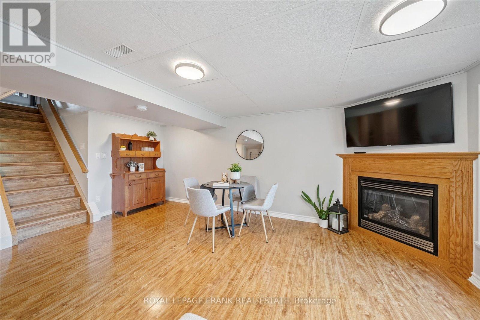 












43 ELAINE DRIVE

,
Kawartha Lakes (Lindsay),




Ontario
K9V4X7

