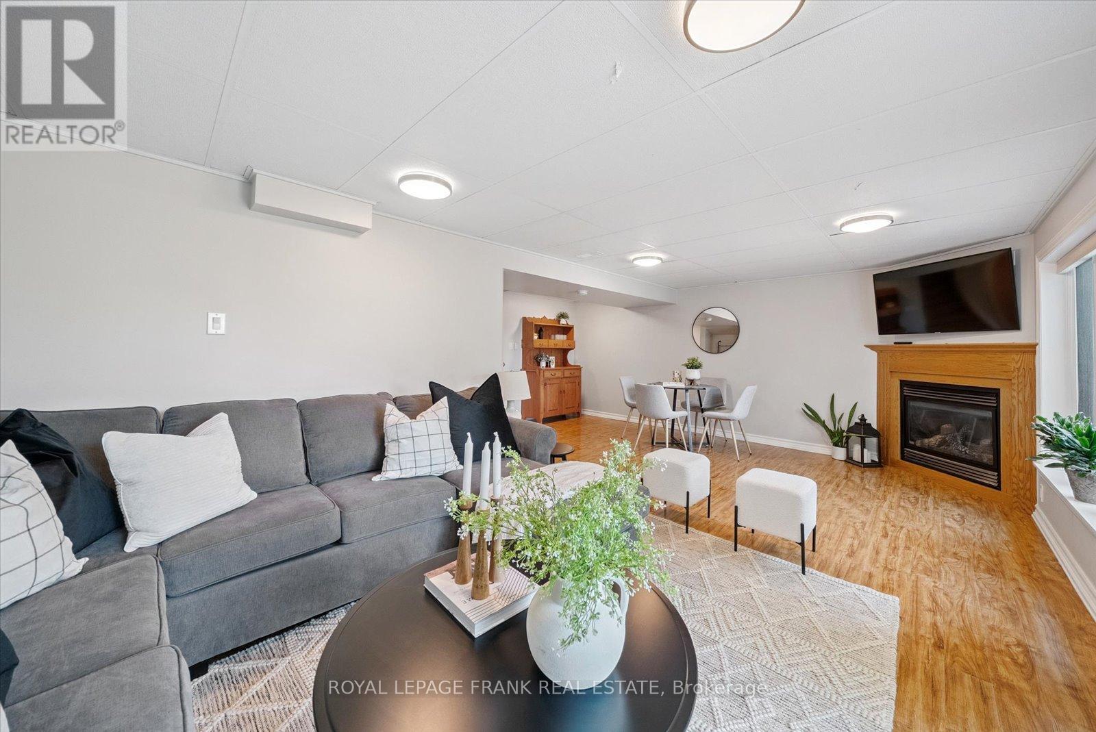 












43 ELAINE DRIVE

,
Kawartha Lakes (Lindsay),




Ontario
K9V4X7

