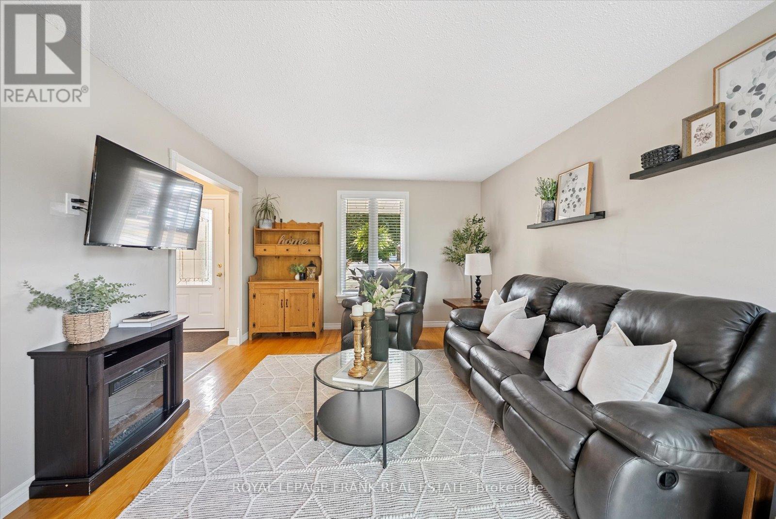 












43 ELAINE DRIVE

,
Kawartha Lakes (Lindsay),




Ontario
K9V4X7

