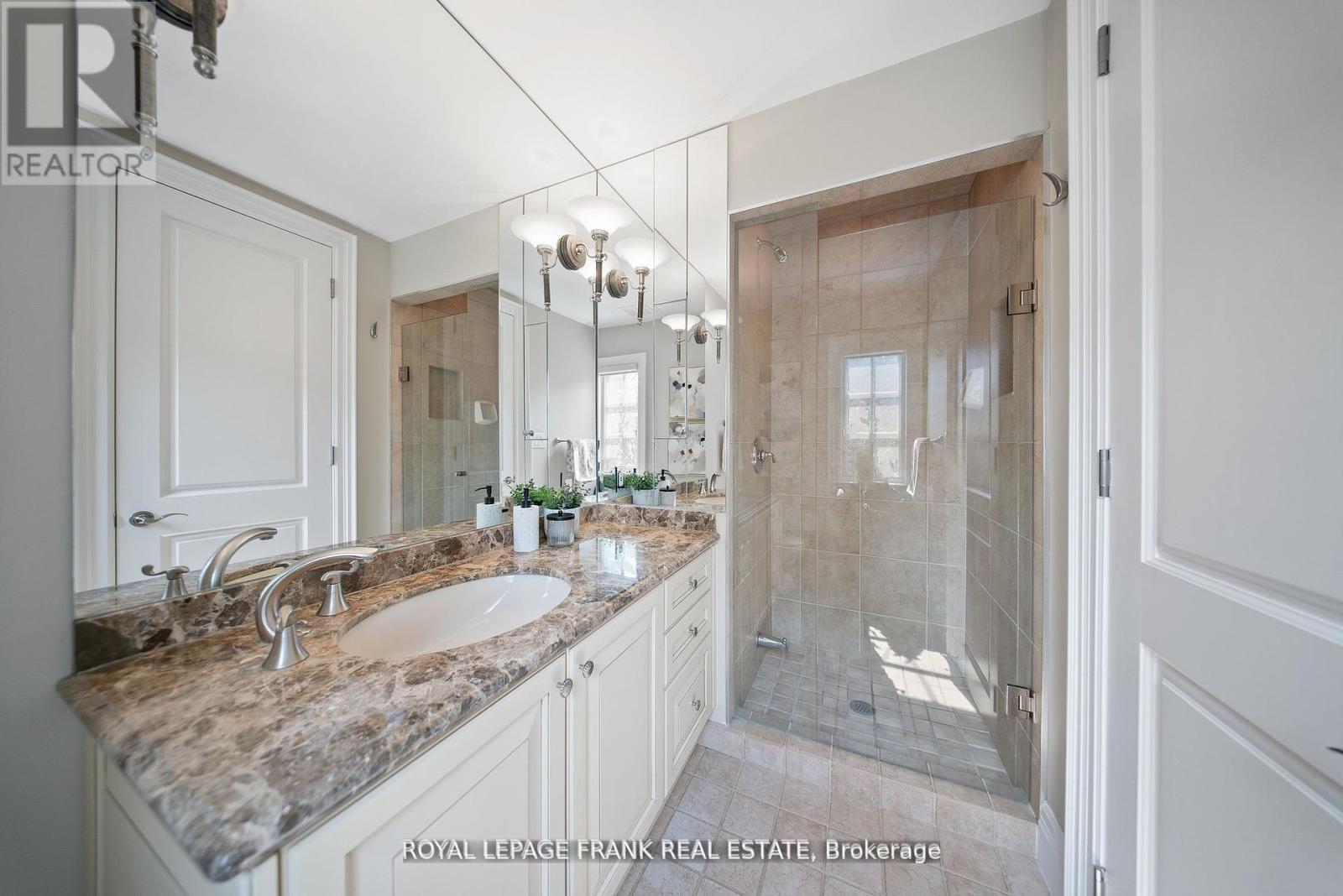 












42 BUGGEY LANE

,
Ajax (Northeast Ajax),




Ontario
L1Z1X5

