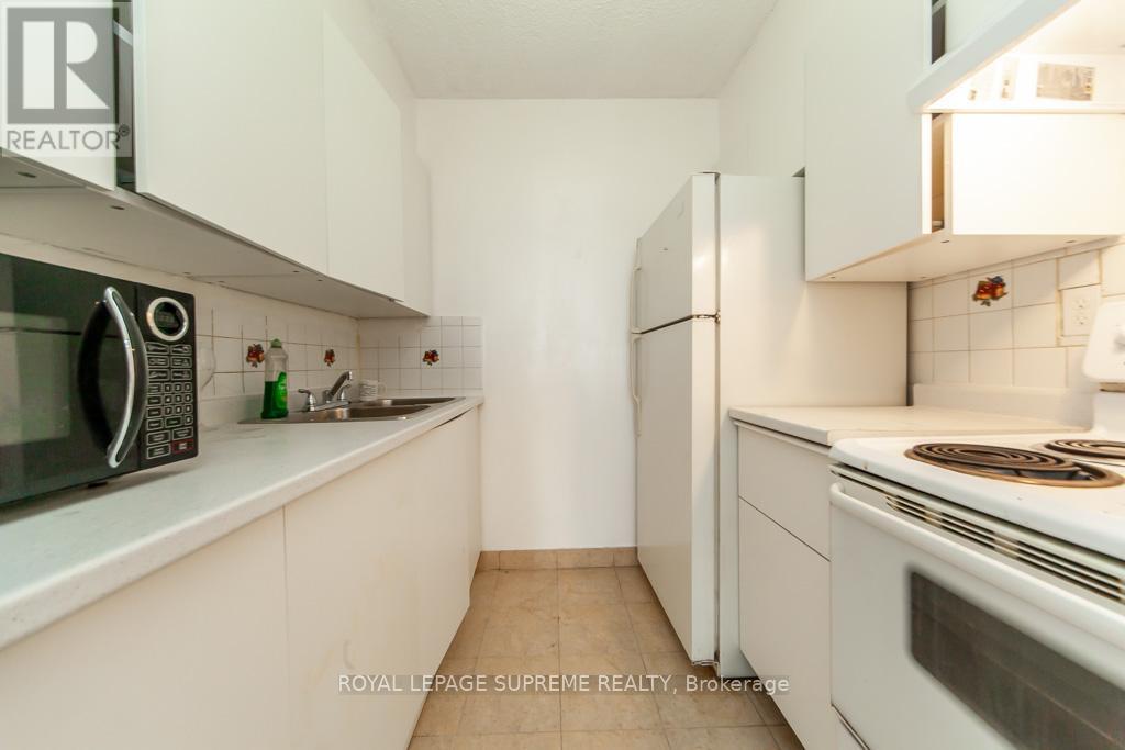 












908 - 940 CALEDONIA ROAD

,
Toronto,




Ontario
M6B3Y4

