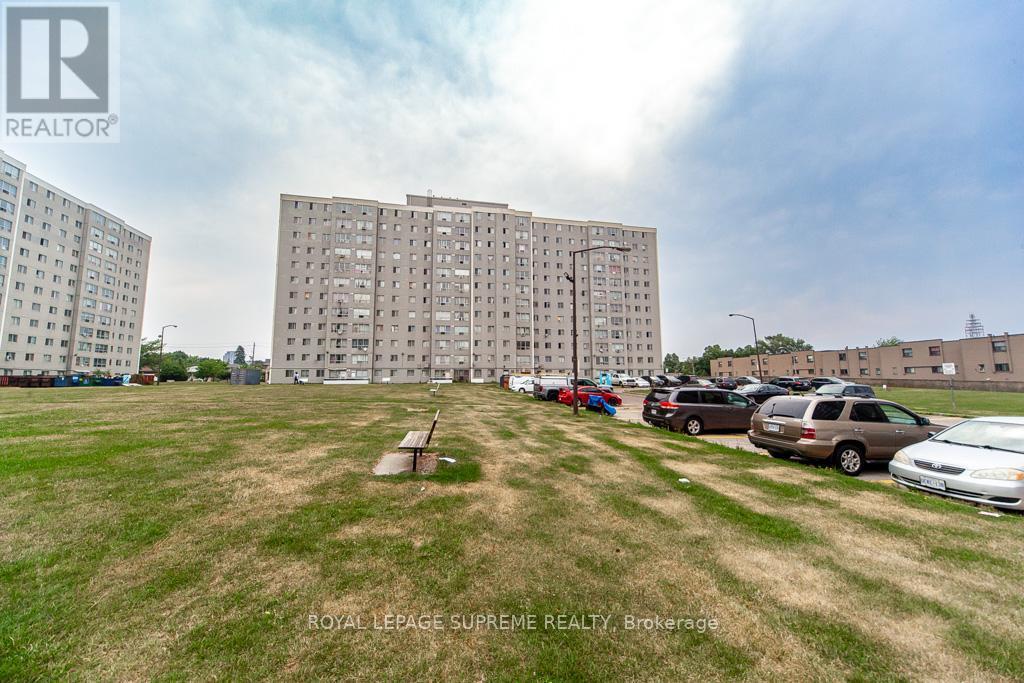 












908 - 940 CALEDONIA ROAD

,
Toronto,




Ontario
M6B3Y4

