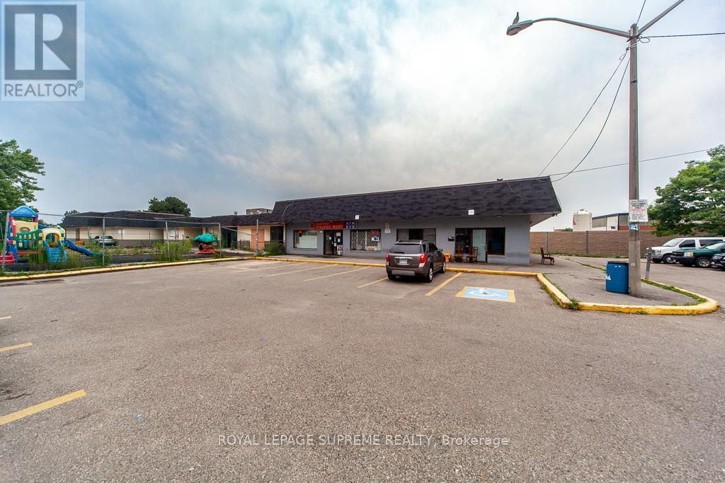 












908 - 940 CALEDONIA ROAD

,
Toronto,




Ontario
M6B3Y4


