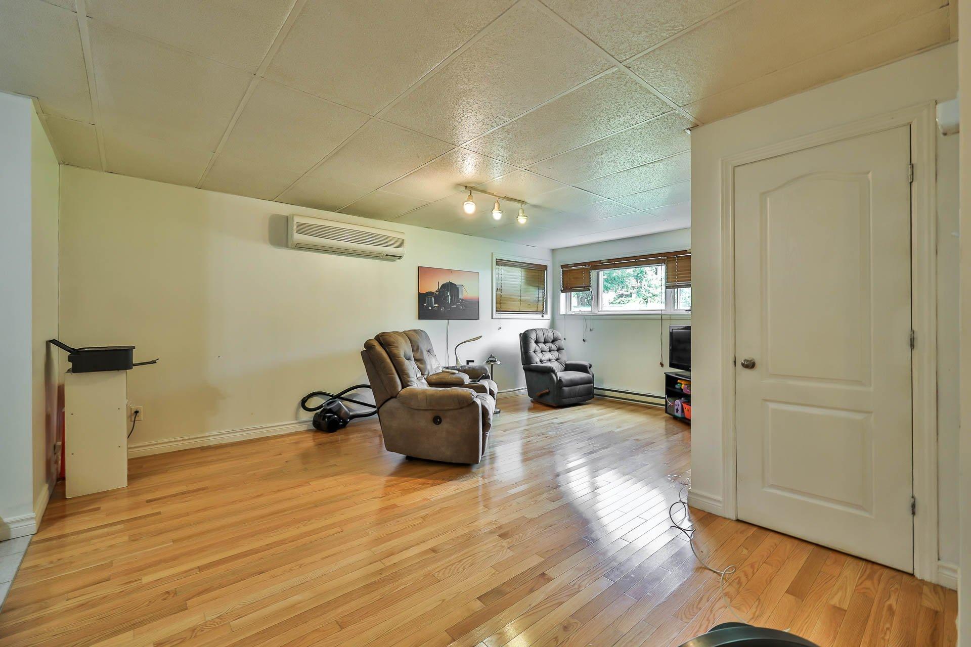 









315

 - 315A


Rue Papineau

,
Papineauville,




QC
J0V1R0

