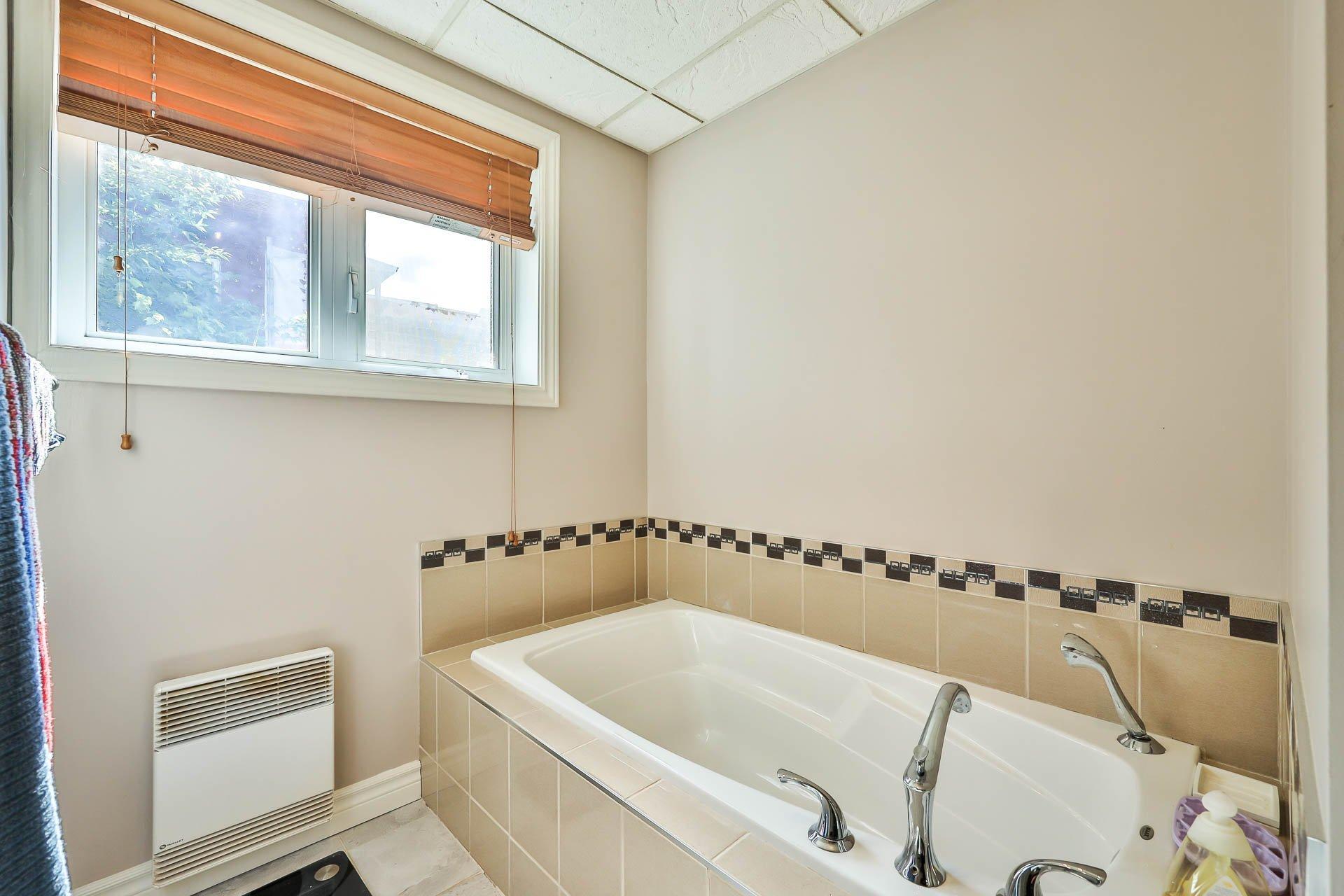 









315

 - 315A


Rue Papineau

,
Papineauville,




QC
J0V1R0

