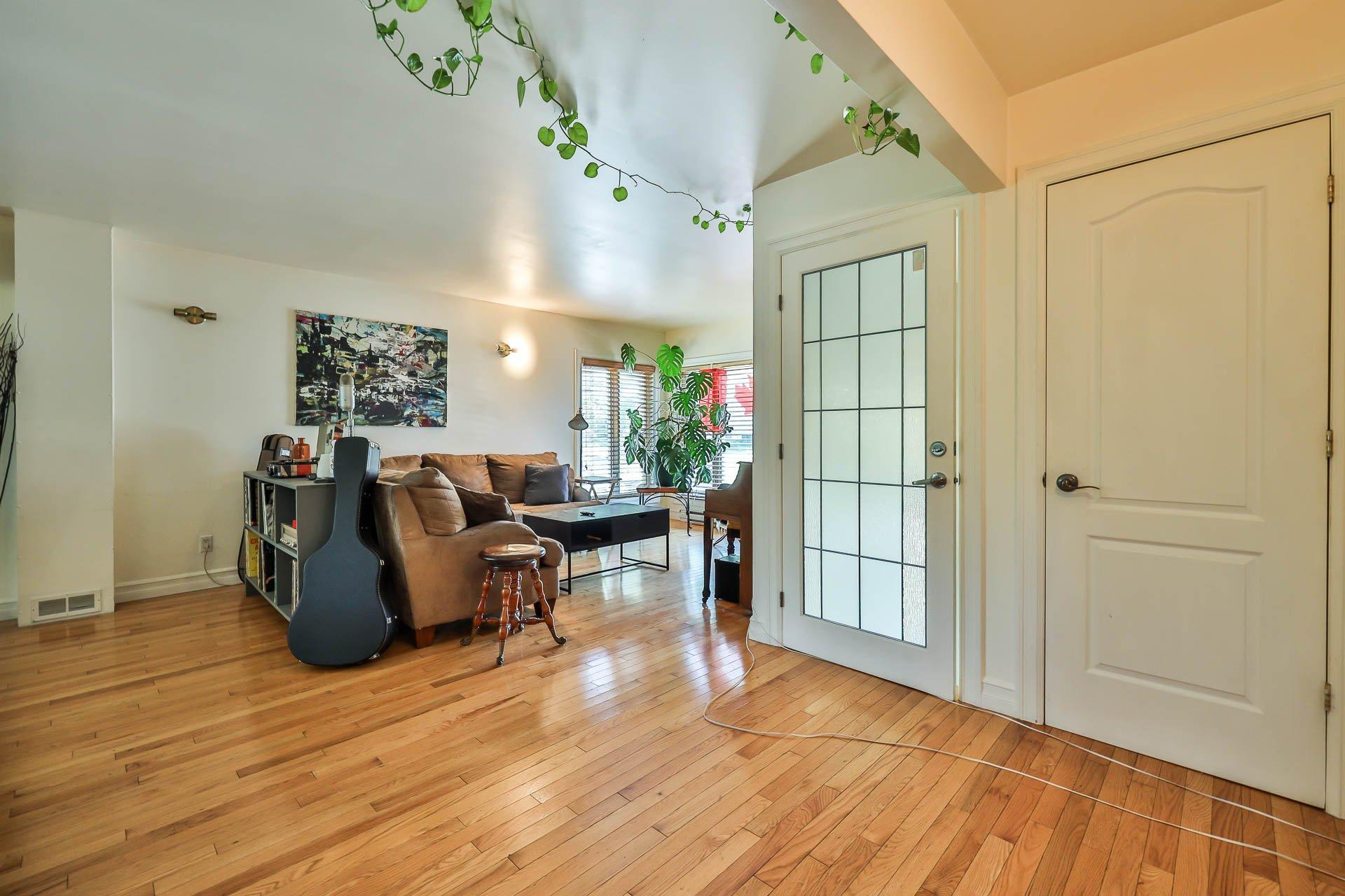 









315

 - 315A


Rue Papineau

,
Papineauville,




QC
J0V1R0

