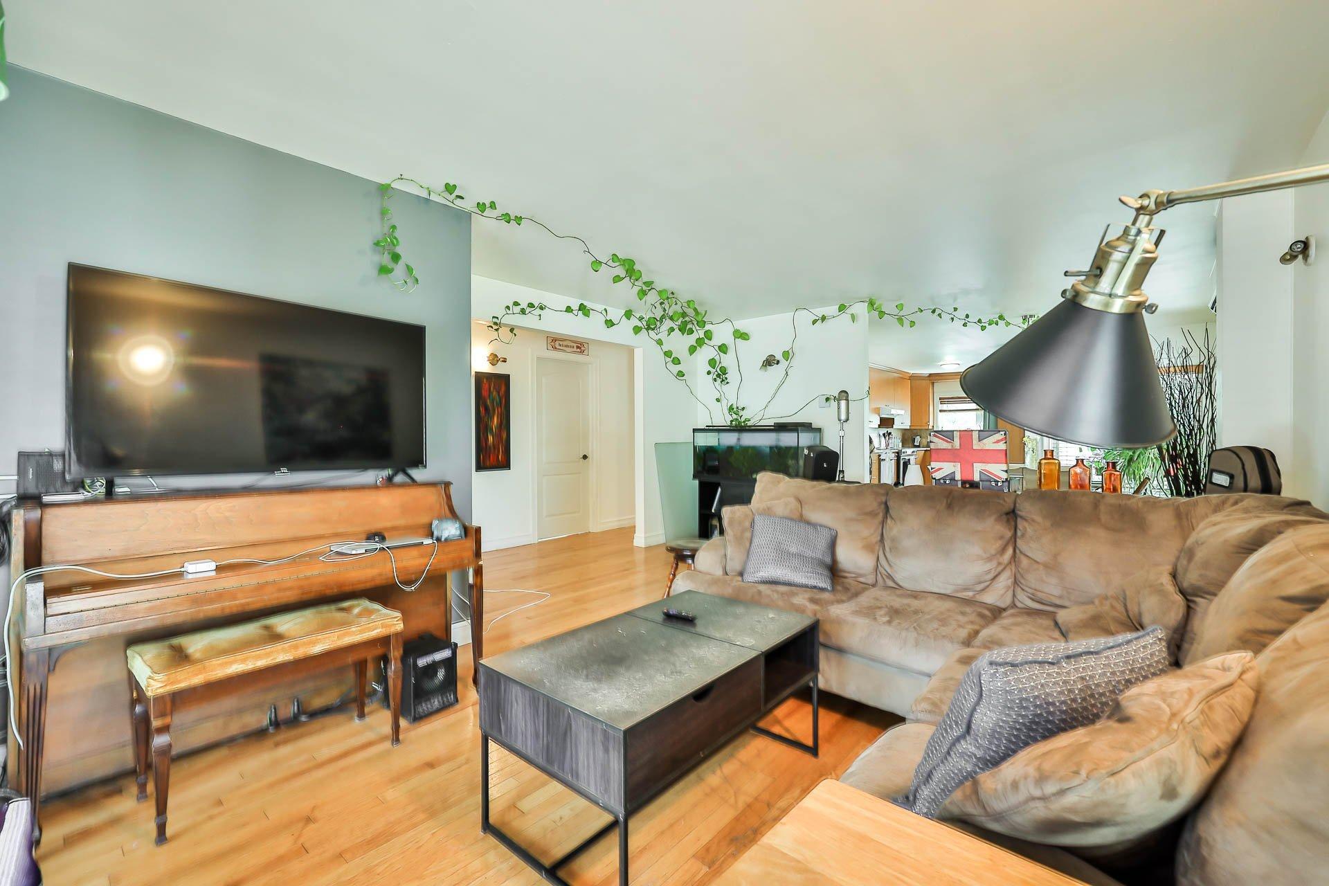 









315

 - 315A


Rue Papineau

,
Papineauville,




QC
J0V1R0

