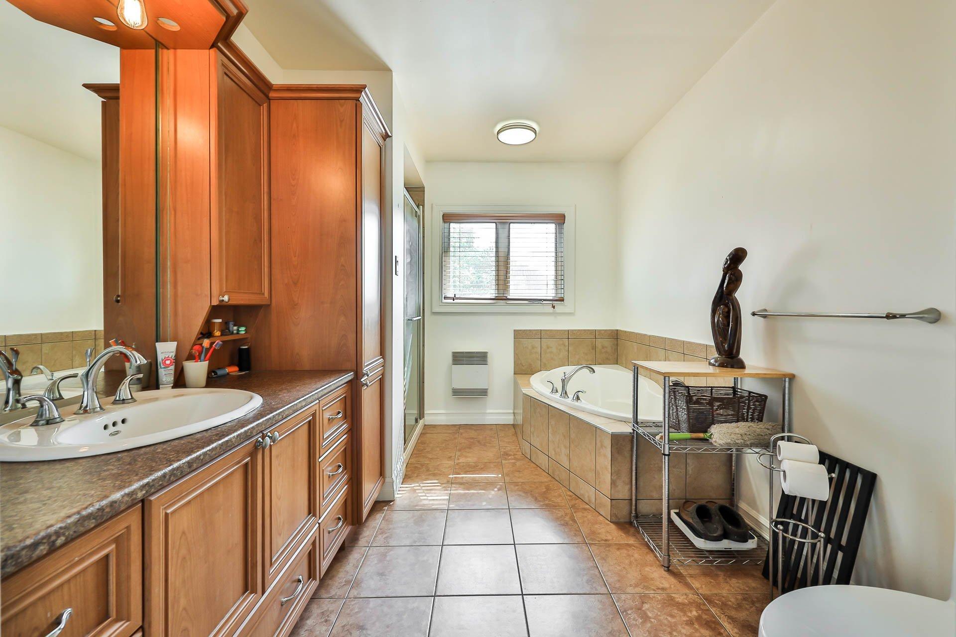 









315

 - 315A


Rue Papineau

,
Papineauville,




QC
J0V1R0

