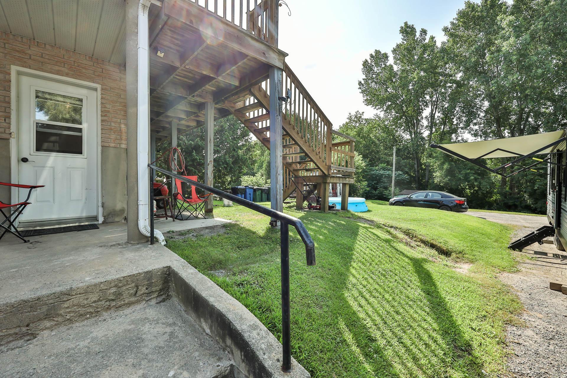 









315

 - 315A


Rue Papineau

,
Papineauville,




QC
J0V1R0


