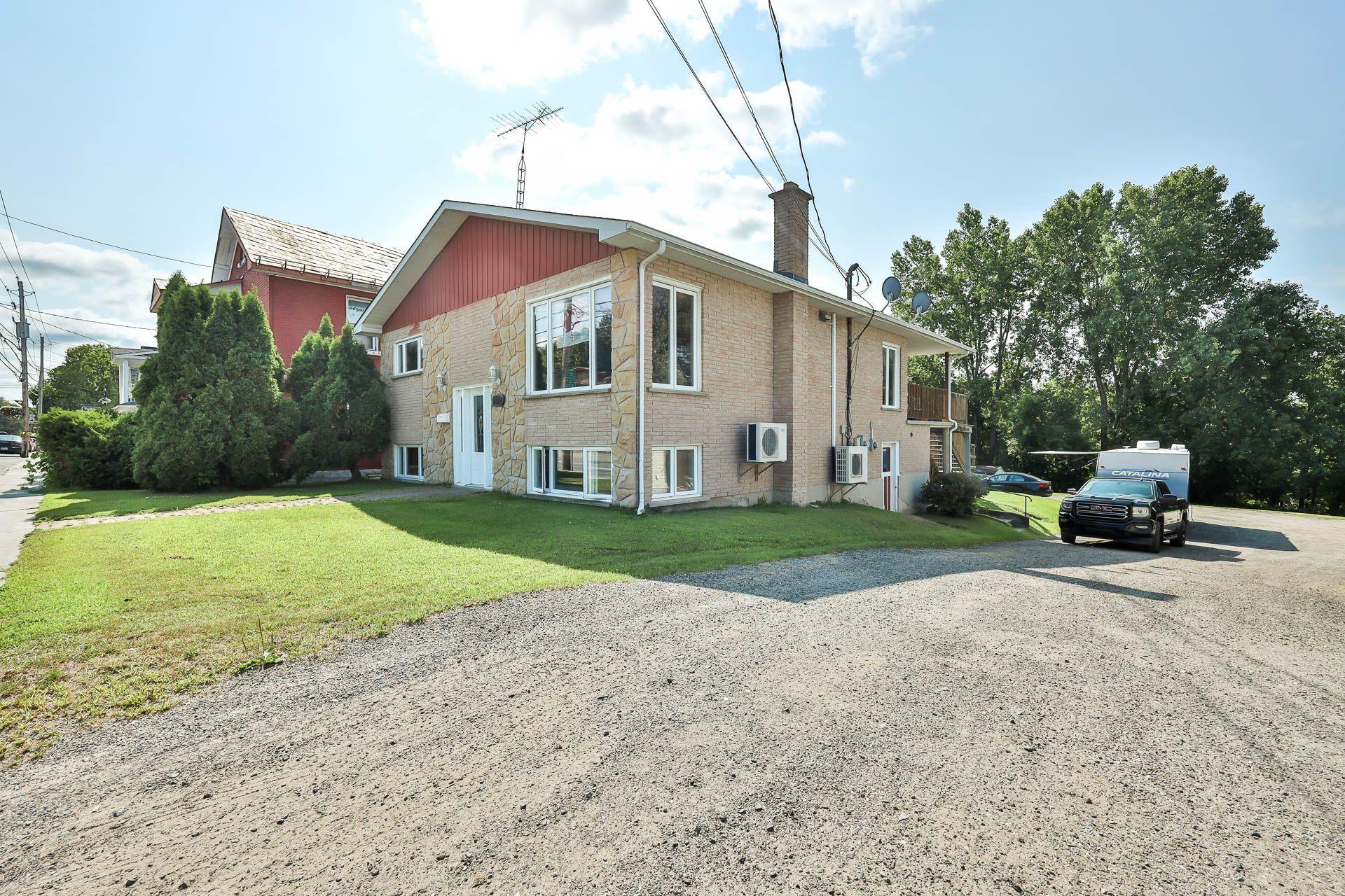 









315

 - 315A


Rue Papineau

,
Papineauville,




QC
J0V1R0


