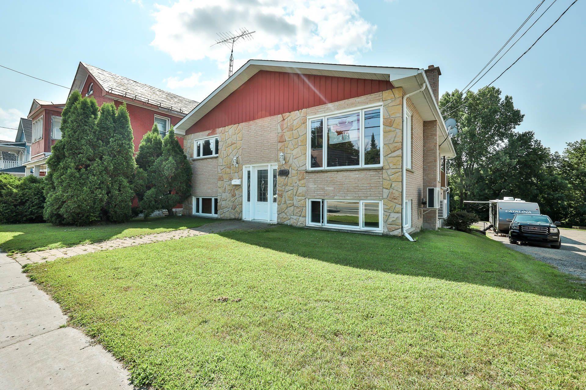 









315

 - 315A


Rue Papineau

,
Papineauville,




QC
J0V1R0

