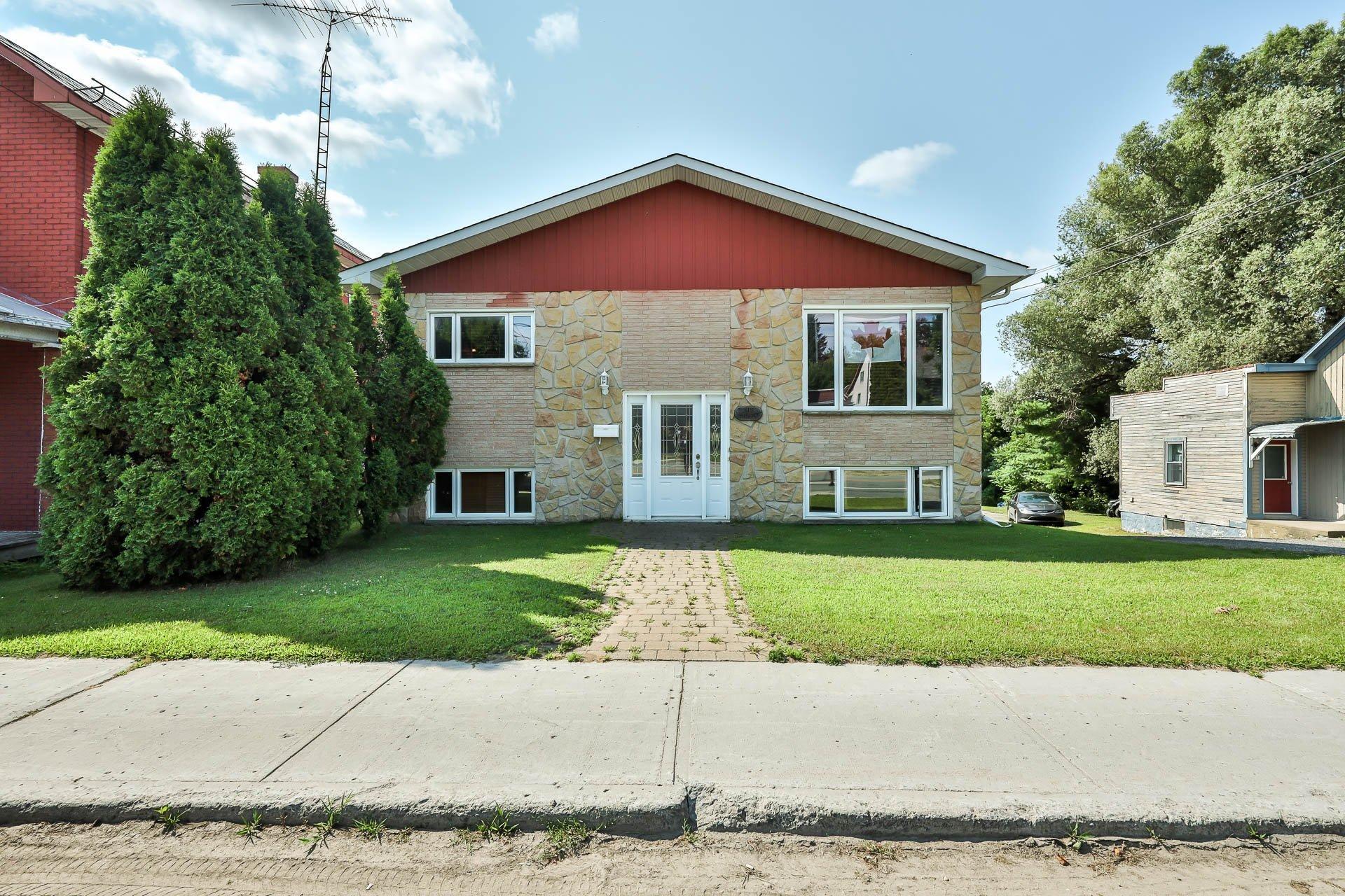 









315

 - 315A


Rue Papineau

,
Papineauville,




QC
J0V1R0

