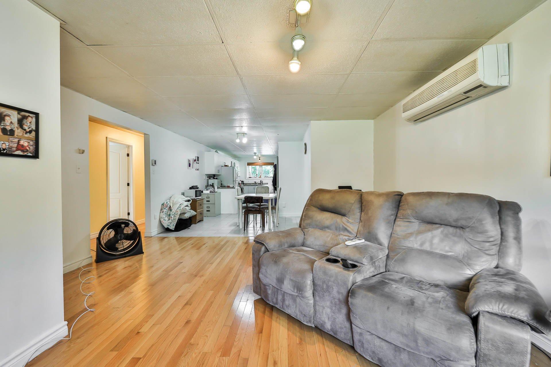 









315

 - 315A


Rue Papineau

,
Papineauville,




QC
J0V1R0

