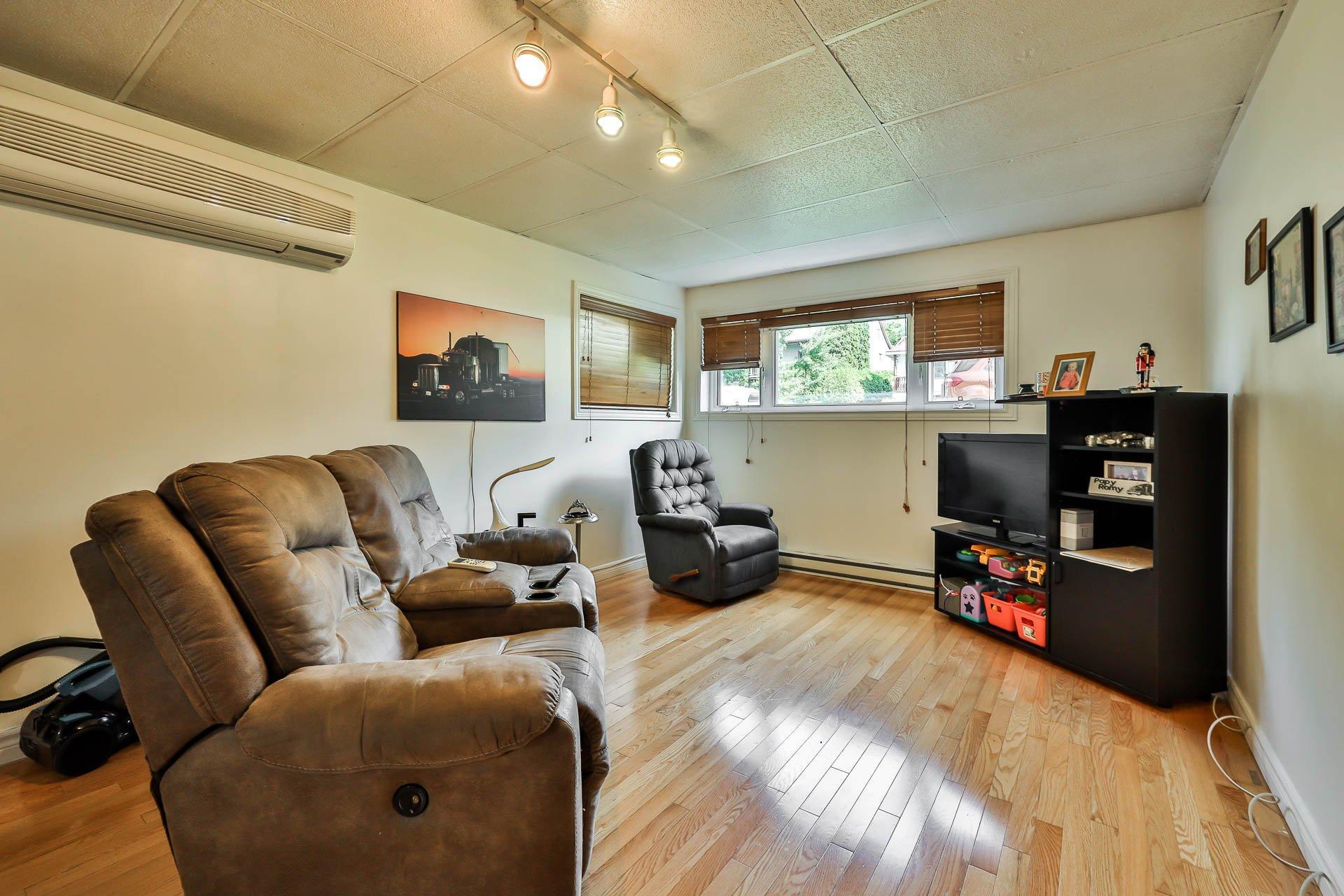 









315

 - 315A


Rue Papineau

,
Papineauville,




QC
J0V1R0

