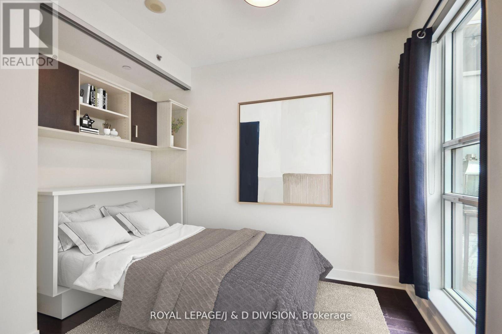 












421 - 156 PORTLAND STREET

,
Toronto,




Ontario
M5V0G1

