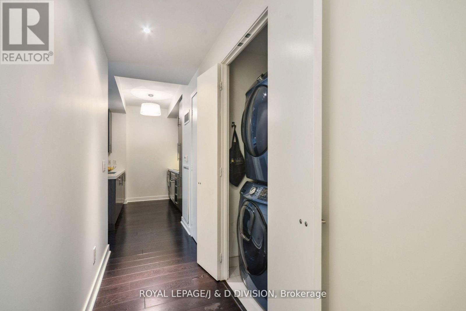 












421 - 156 PORTLAND STREET

,
Toronto,




Ontario
M5V0G1

