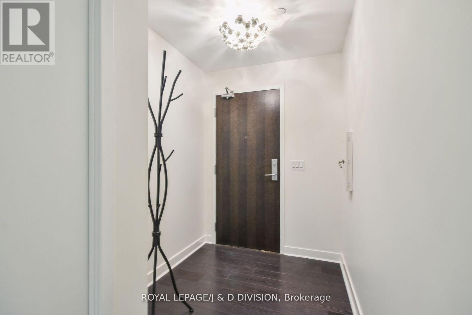 












421 - 156 PORTLAND STREET

,
Toronto,




Ontario
M5V0G1

