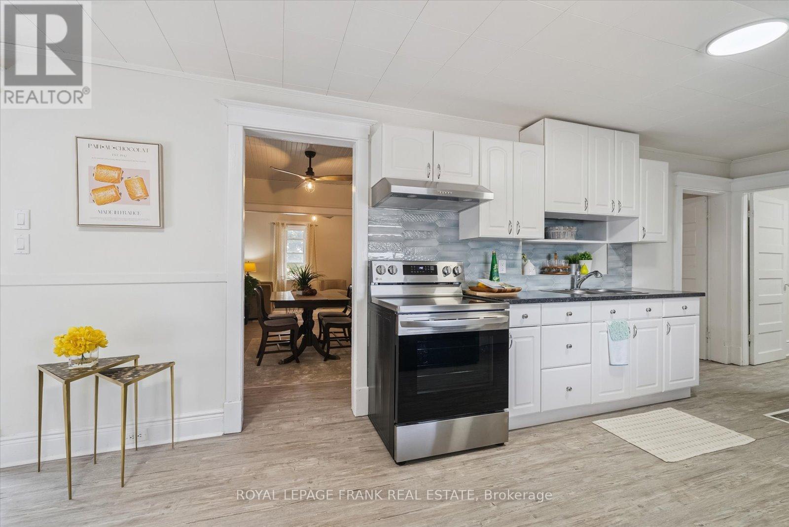 












112 ALBERT STREET N

,
Kawartha Lakes (Lindsay),




Ontario
K9V4K5

