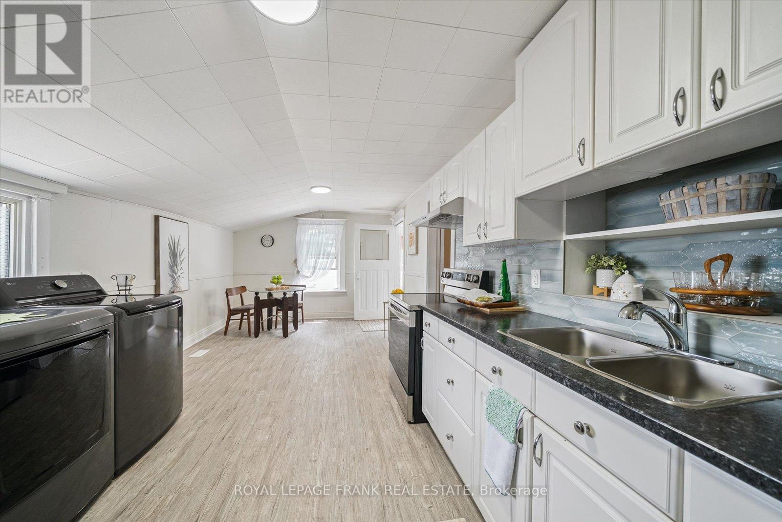












112 ALBERT STREET N

,
Kawartha Lakes (Lindsay),




Ontario
K9V4K5

