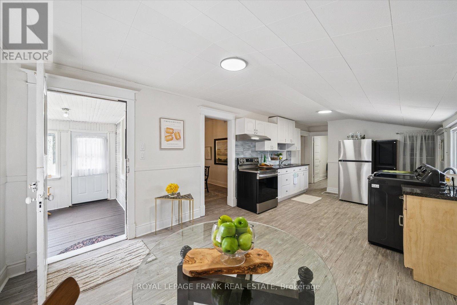 












112 ALBERT STREET N

,
Kawartha Lakes (Lindsay),




Ontario
K9V4K5

