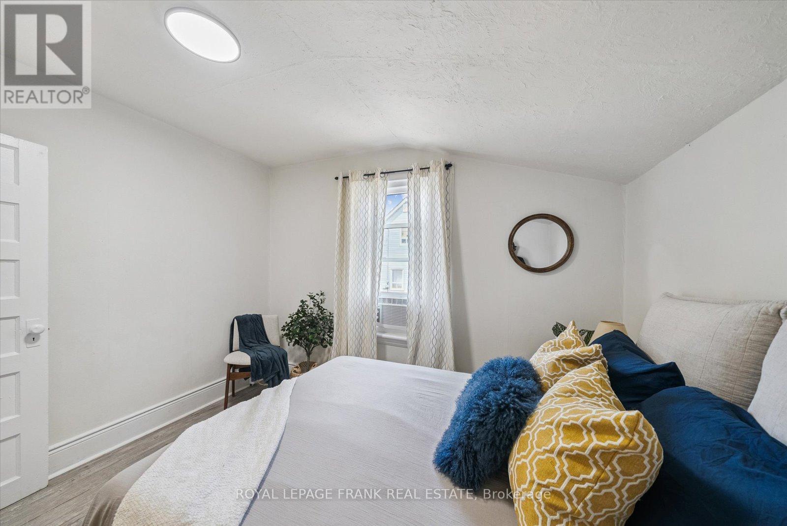 












112 ALBERT STREET N

,
Kawartha Lakes (Lindsay),




Ontario
K9V4K5

