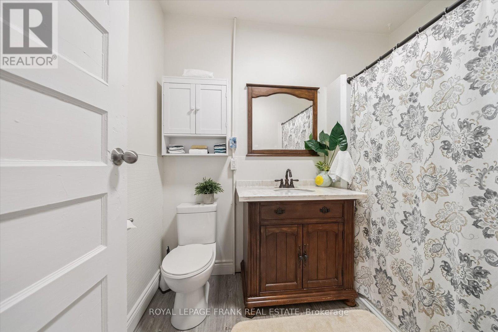 












112 ALBERT STREET N

,
Kawartha Lakes (Lindsay),




Ontario
K9V4K5

