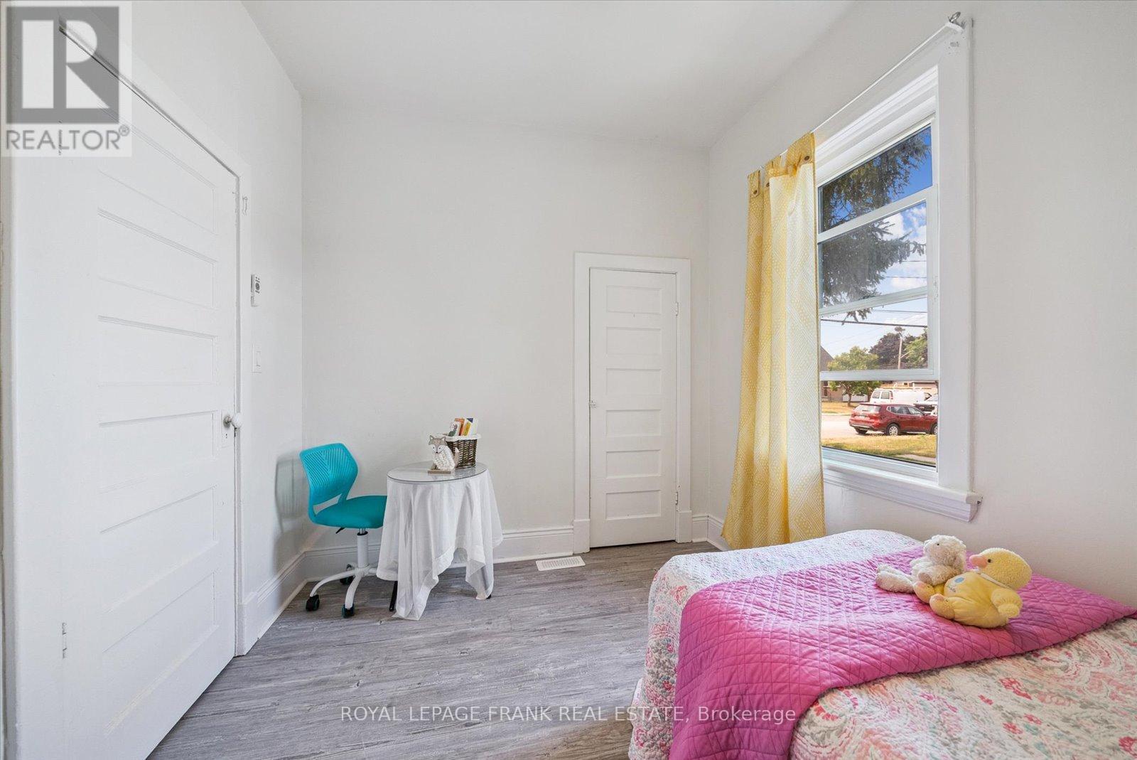 












112 ALBERT STREET N

,
Kawartha Lakes (Lindsay),




Ontario
K9V4K5

