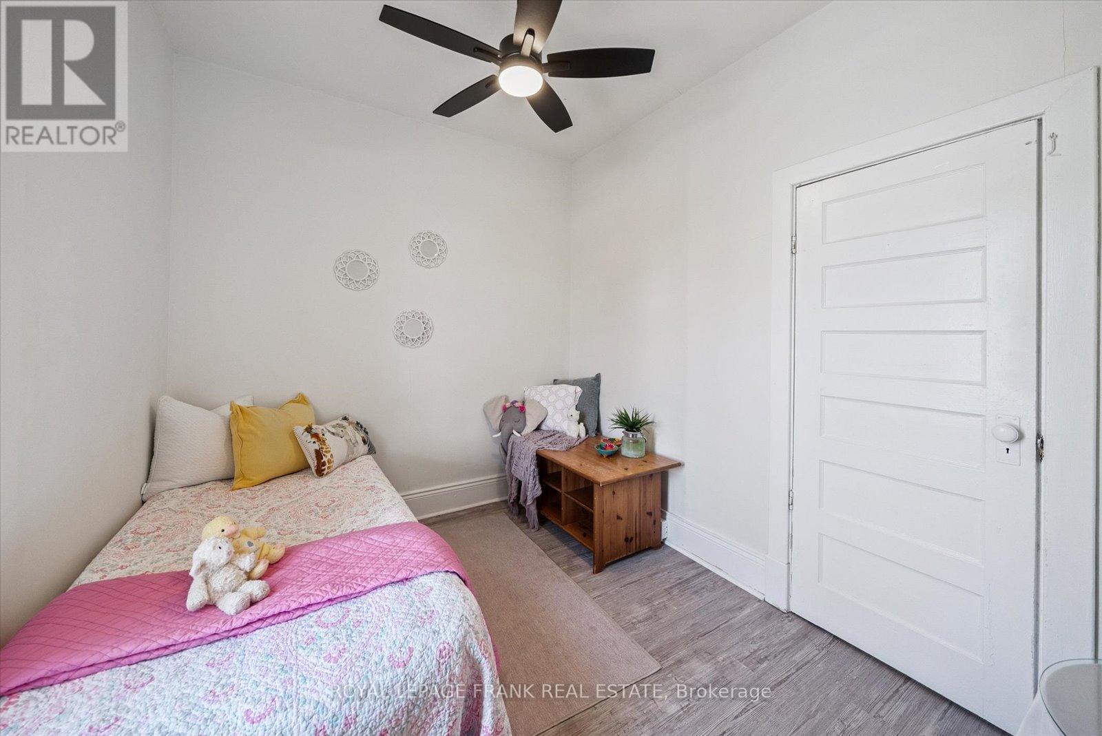 












112 ALBERT STREET N

,
Kawartha Lakes (Lindsay),




Ontario
K9V4K5

