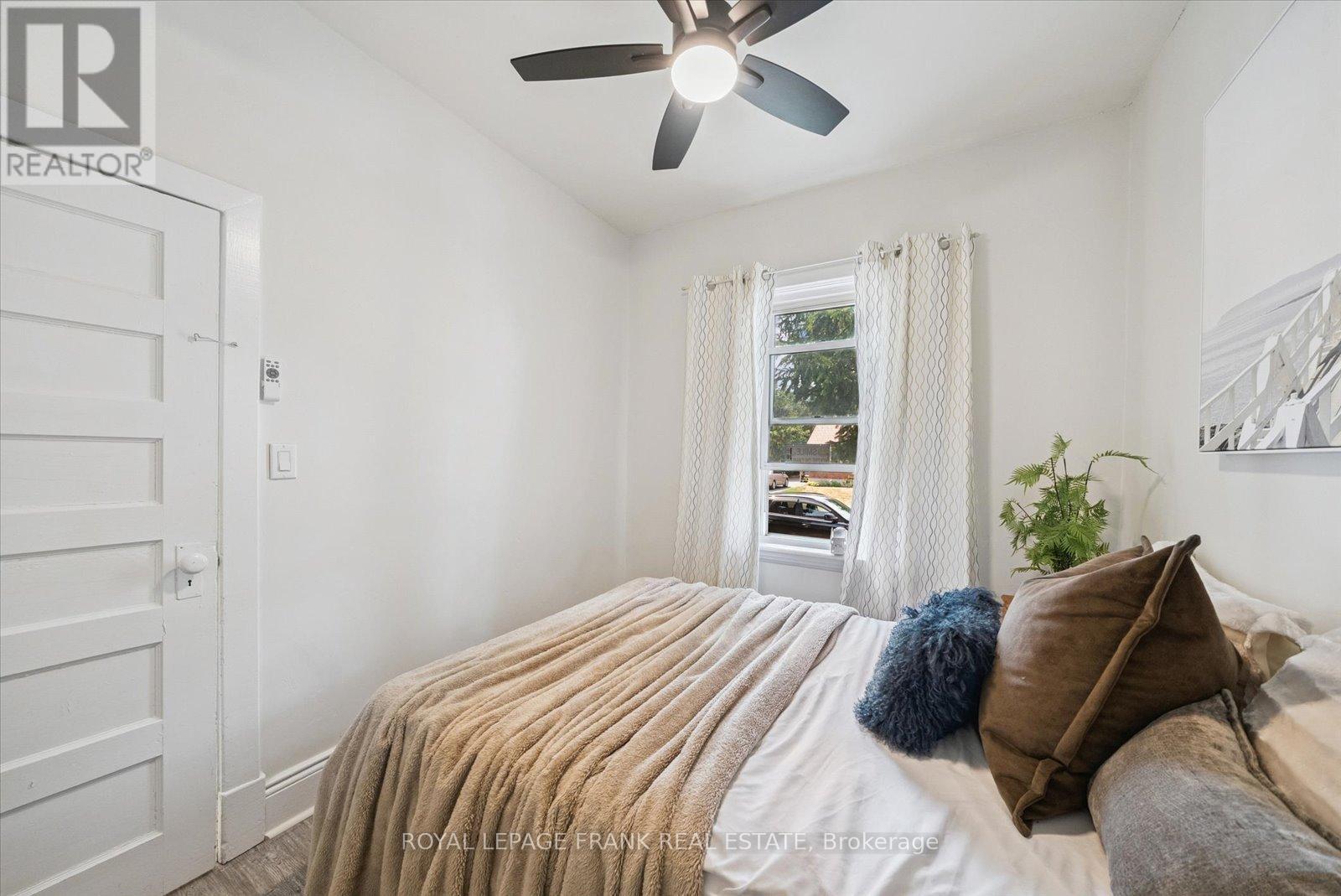 












112 ALBERT STREET N

,
Kawartha Lakes (Lindsay),




Ontario
K9V4K5

