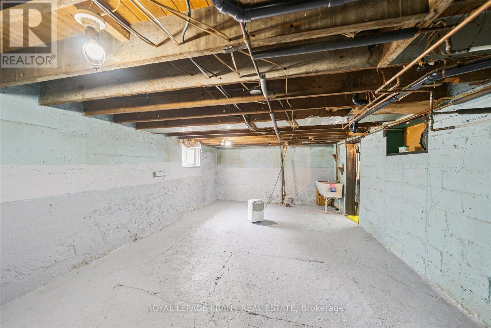 












112 ALBERT STREET N

,
Kawartha Lakes (Lindsay),




Ontario
K9V4K5

