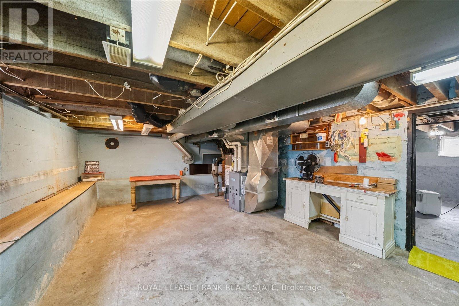 












112 ALBERT STREET N

,
Kawartha Lakes (Lindsay),




Ontario
K9V4K5

