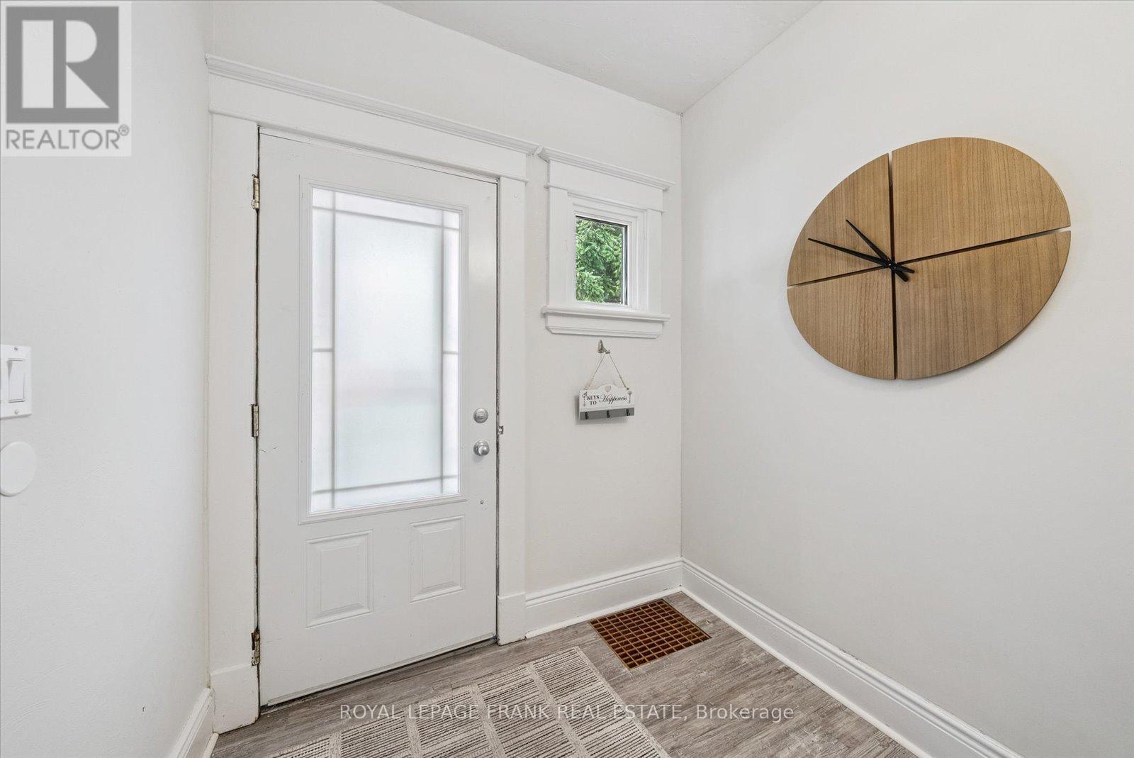 












112 ALBERT STREET N

,
Kawartha Lakes (Lindsay),




Ontario
K9V4K5

