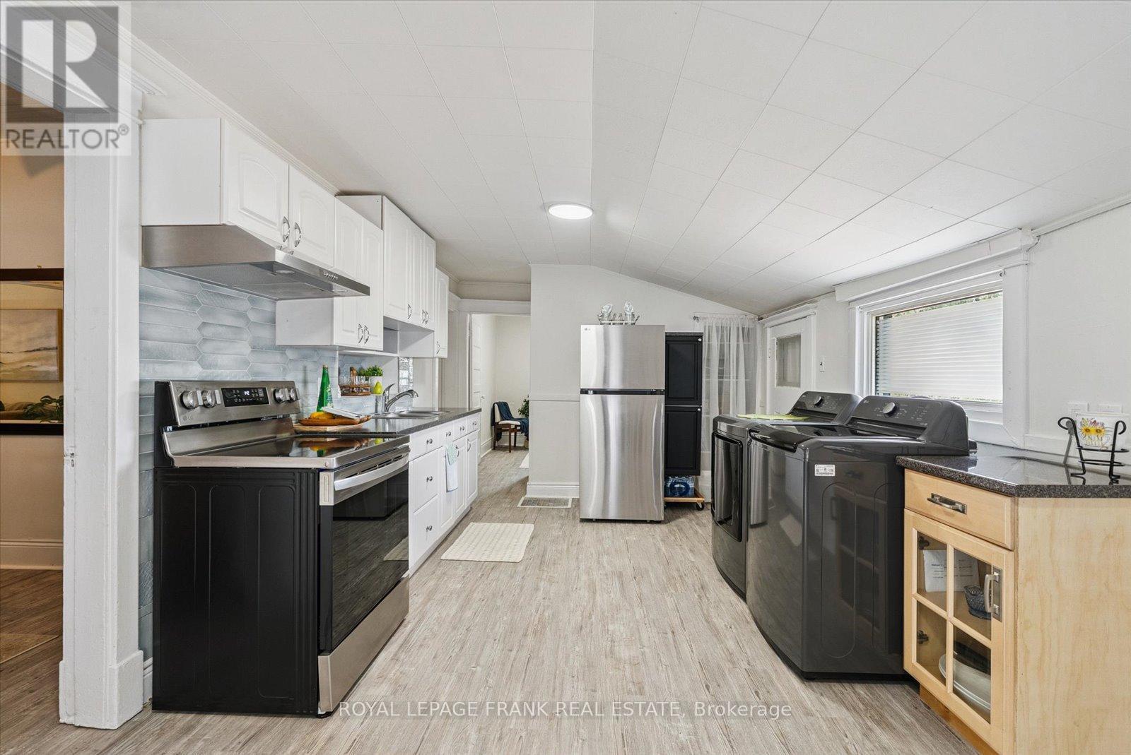 












112 ALBERT STREET N

,
Kawartha Lakes (Lindsay),




Ontario
K9V4K5

