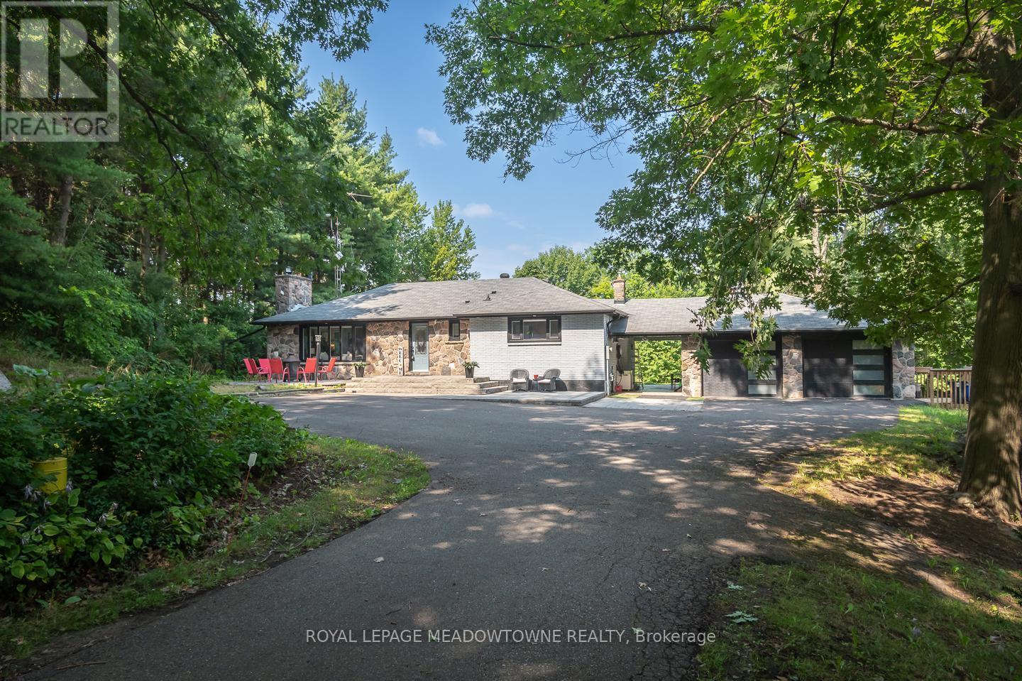 












10805 FOURTH LINE

,
Halton Hills,




Ontario
L9T2X9

