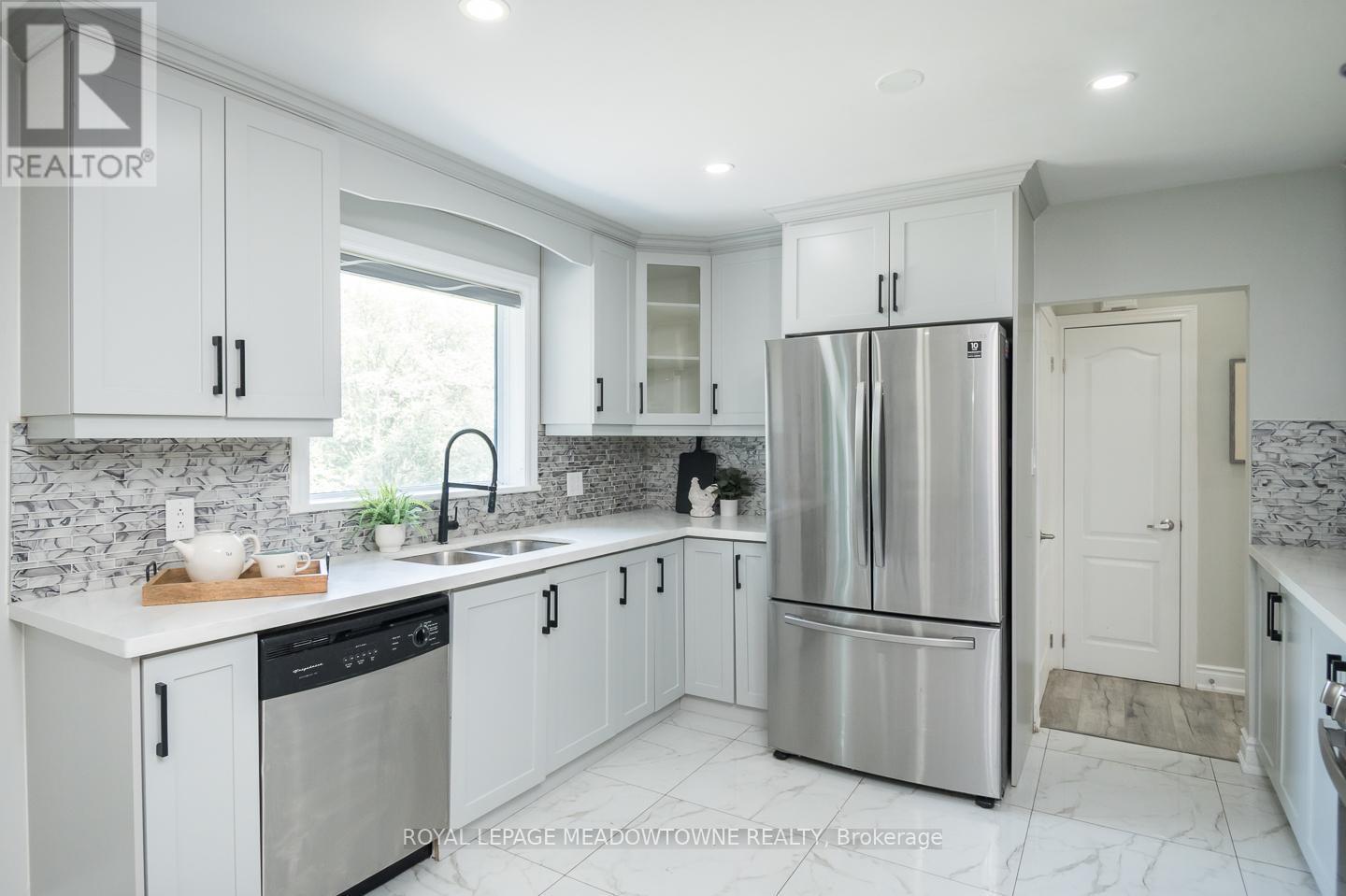 












10805 FOURTH LINE

,
Halton Hills,




Ontario
L9T2X9

