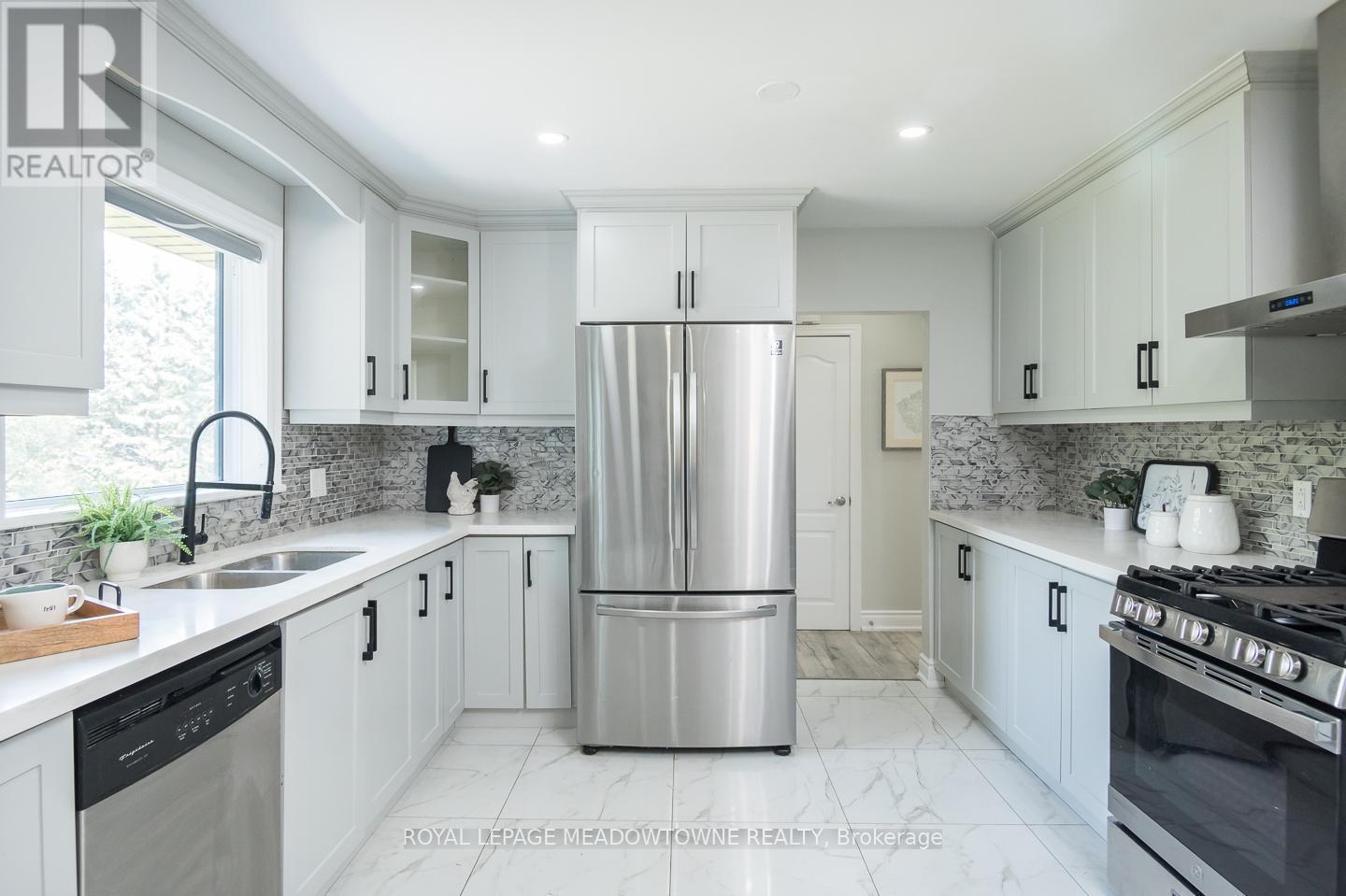 












10805 FOURTH LINE

,
Halton Hills,




Ontario
L9T2X9


