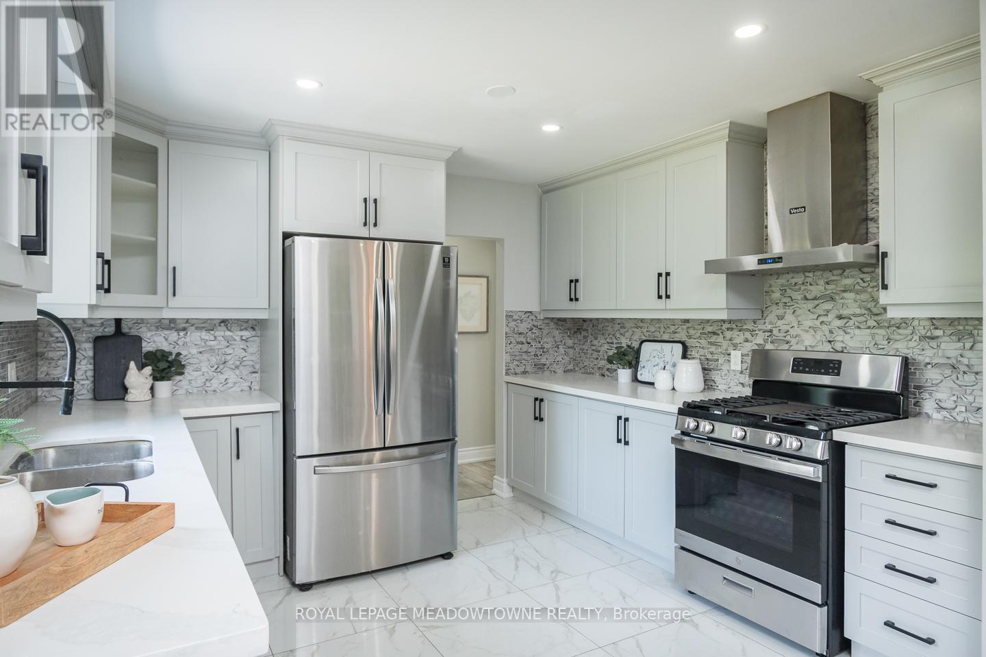 












10805 FOURTH LINE

,
Halton Hills,




Ontario
L9T2X9

