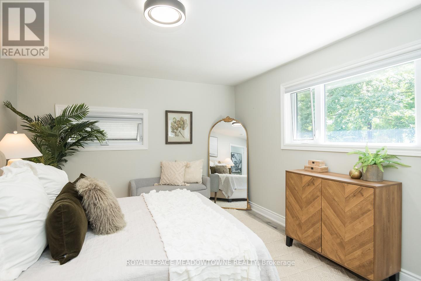 












10805 FOURTH LINE

,
Halton Hills,




Ontario
L9T2X9

